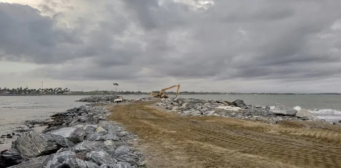 Construction of South Quay